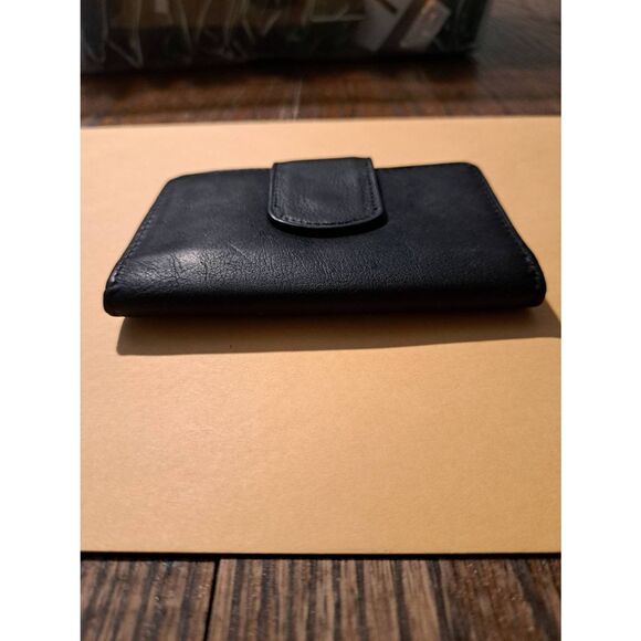 P&Y Black Leather Bifold Wallet Snap Closure ID Window Card Slots Unisex - Picture 7 of 9